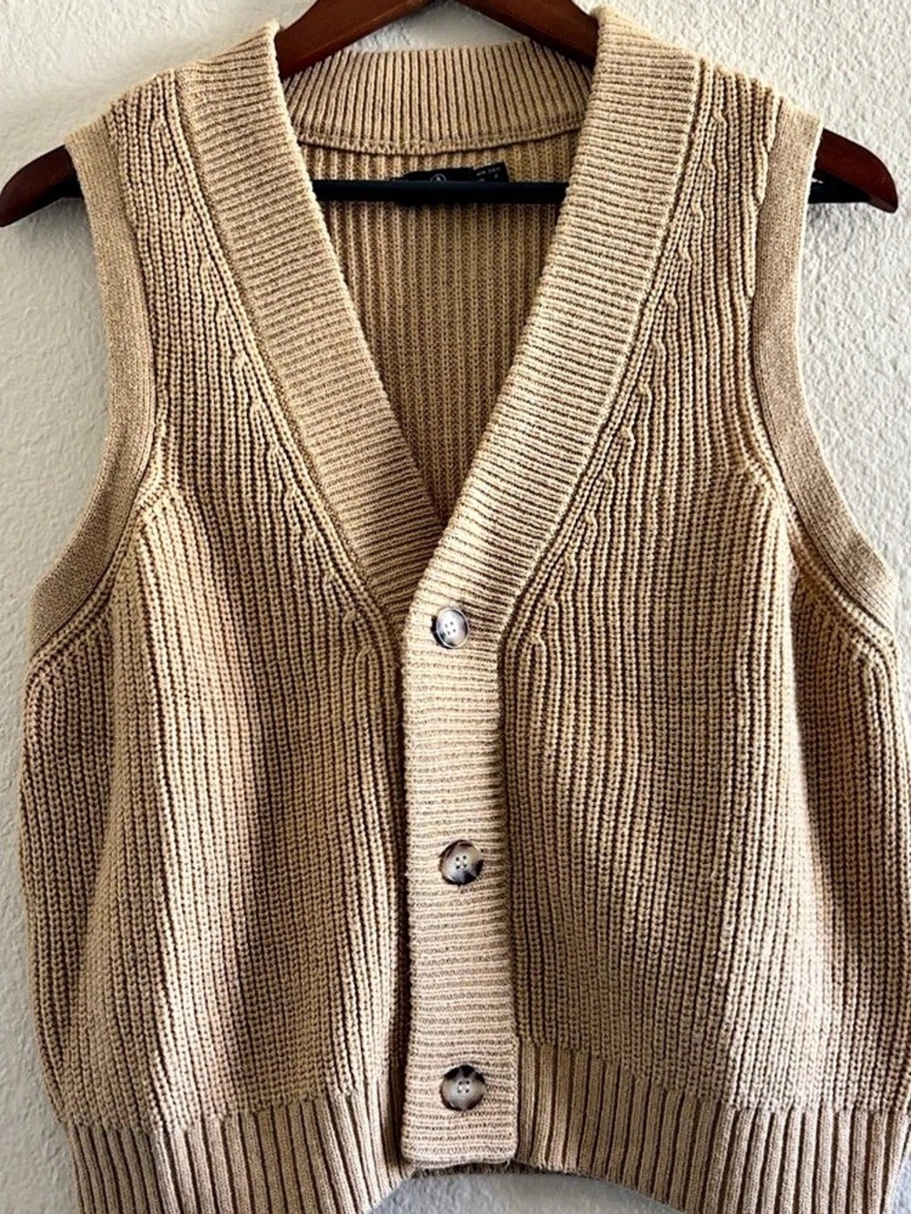 Volcom Women’s Beige Knit V-Neck Vest Size Medium